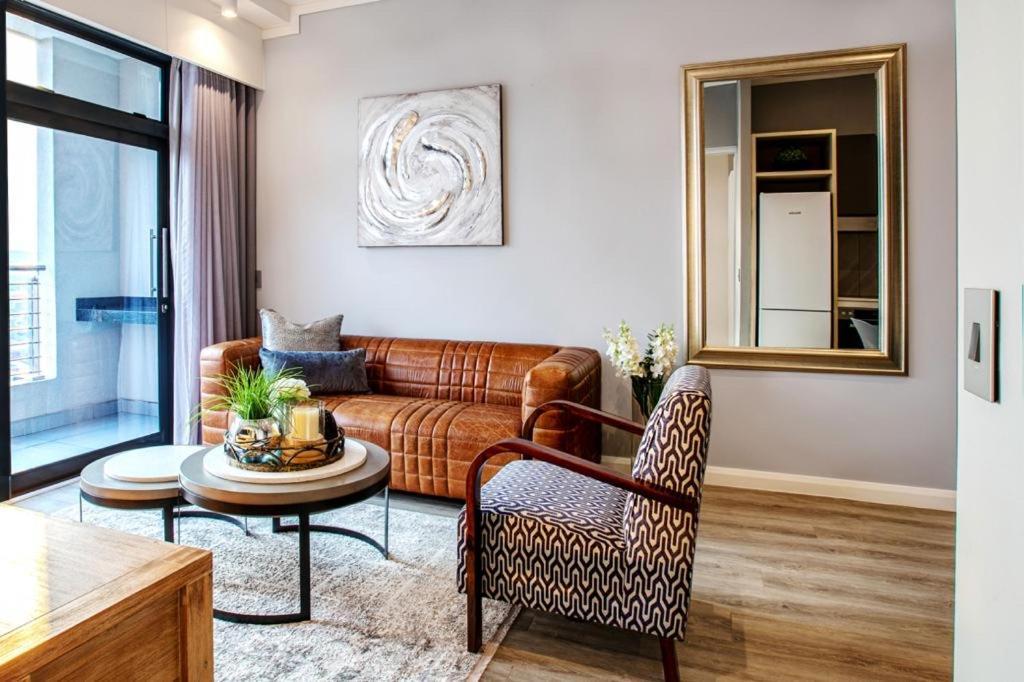 Menlyn Maine Residence Unit 1419 Pretoria Bagian luar foto