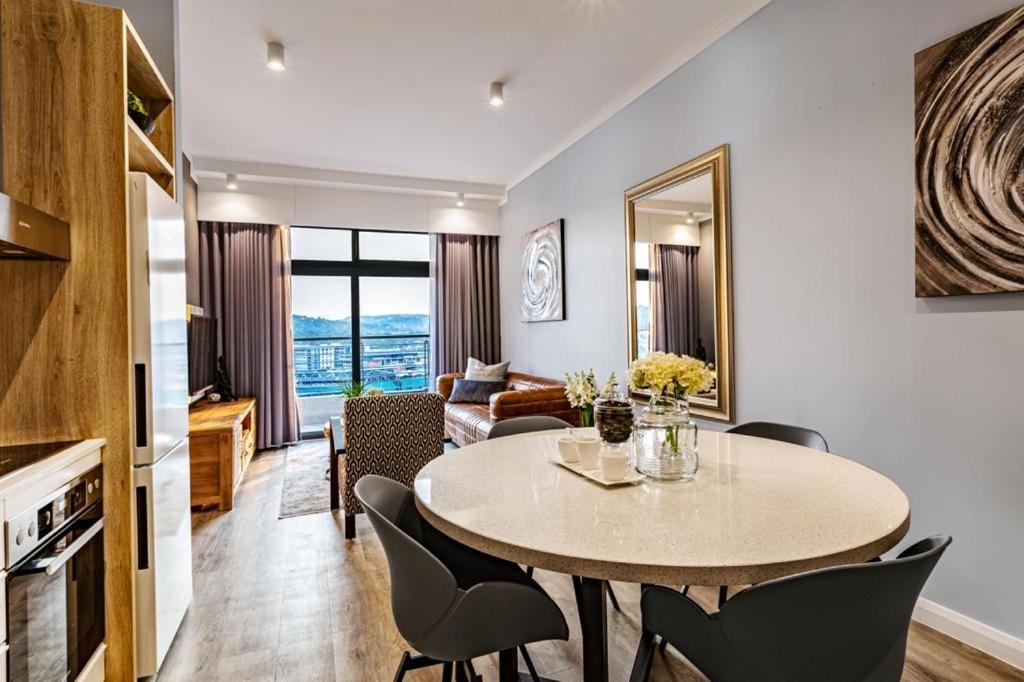Menlyn Maine Residence Unit 1419 Pretoria Bagian luar foto