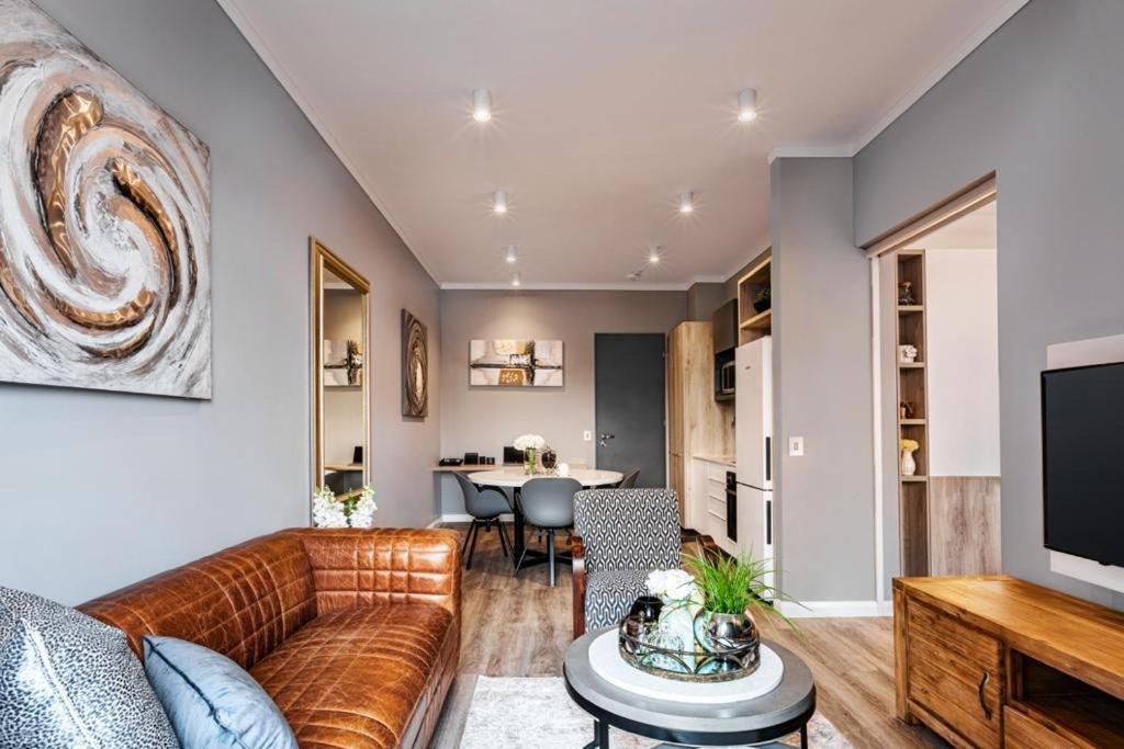 Menlyn Maine Residence Unit 1419 Pretoria Bagian luar foto