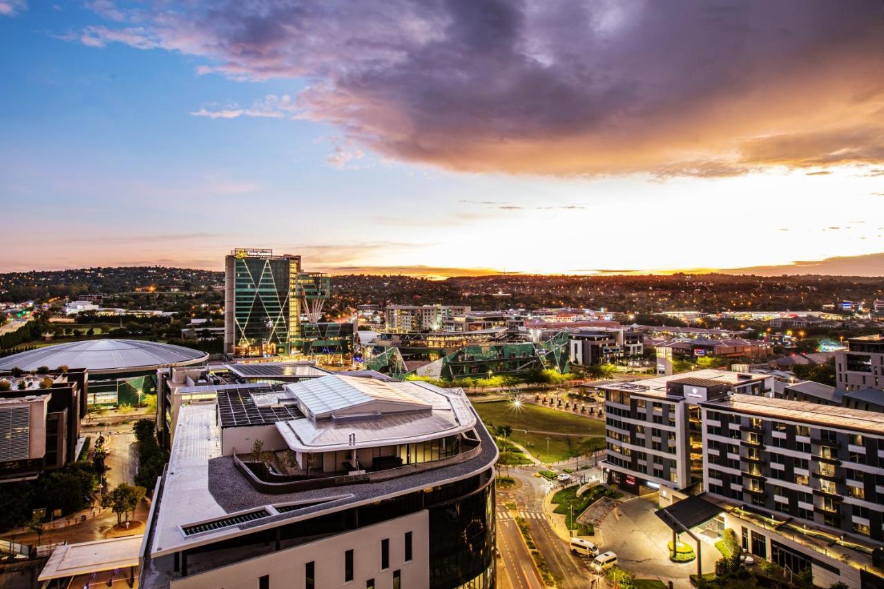 Menlyn Maine Residence Unit 1419 Pretoria Bagian luar foto